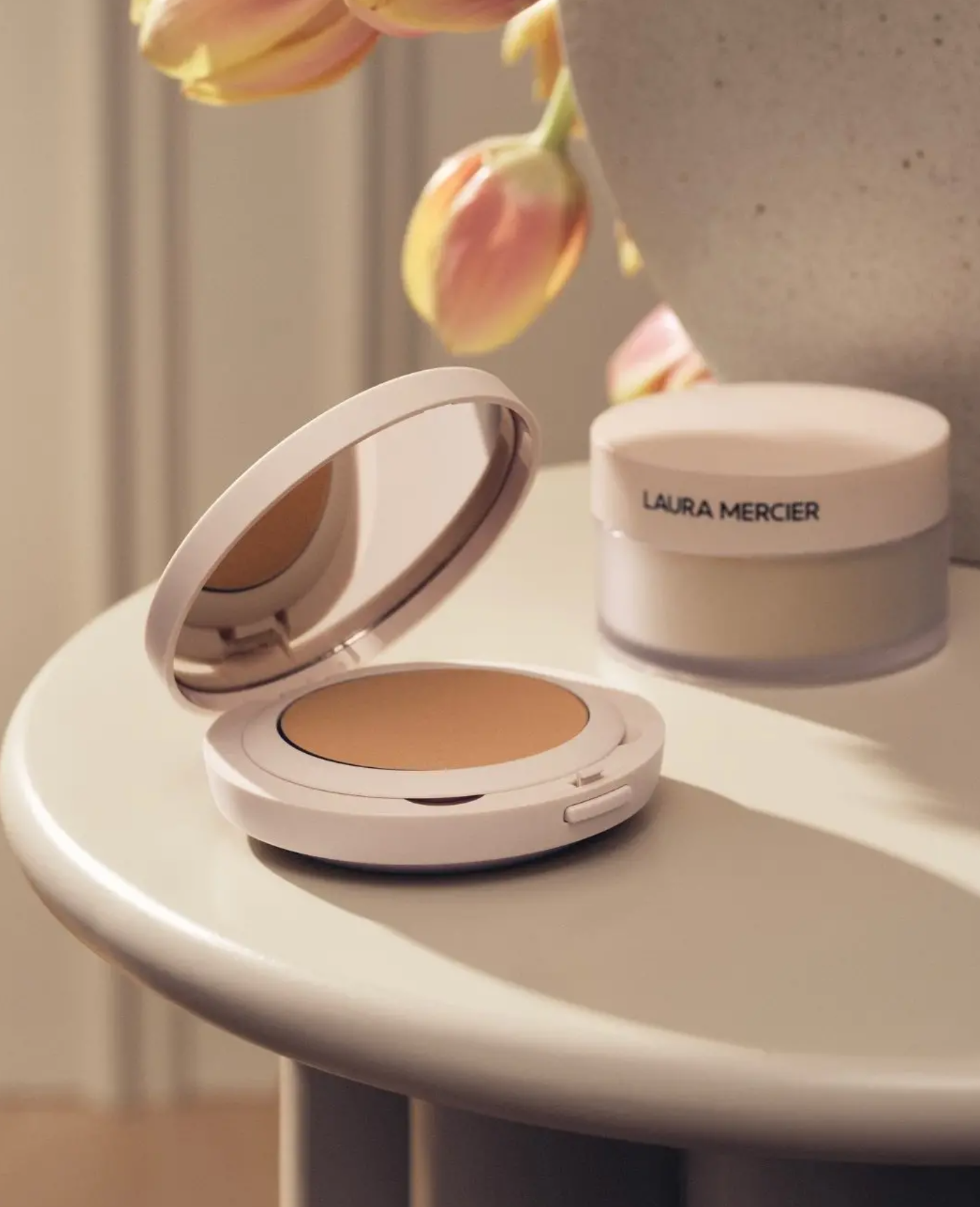 Laura Mercier Ultra Blur Talc-Free Pressed Powder Laura Mercier Ultra Blur Talc-Free Pressed Powder