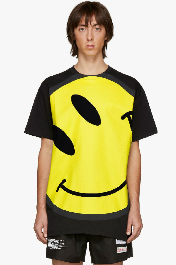 ssense 推出 raf simons 拼接笑脸毛衣和t恤