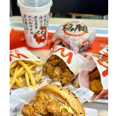 华莱士汉堡自选+4拼小食+可乐，券后价17.90元