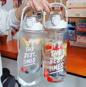 9.9元包邮！吸管水杯漏2000ml