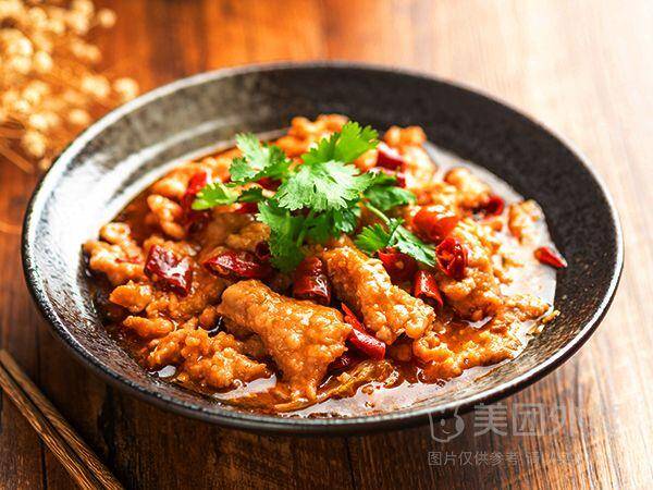 水煮肉片套餐含2素菜+米饭，券后价仅需14.9元
