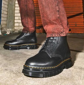 Rikard Lunar Leather Platform马丁靴