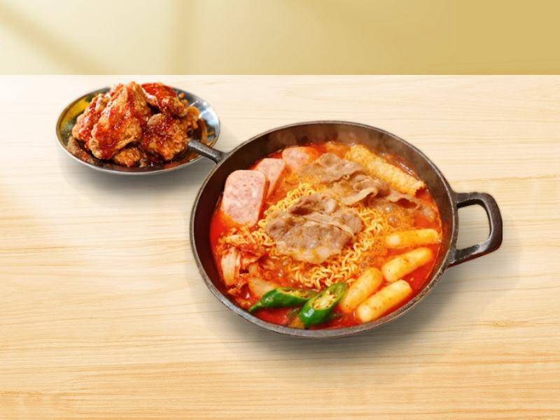 玛喜达招牌牛肉部队年糕火锅+小份炸鸡薯条，券后价22.80元