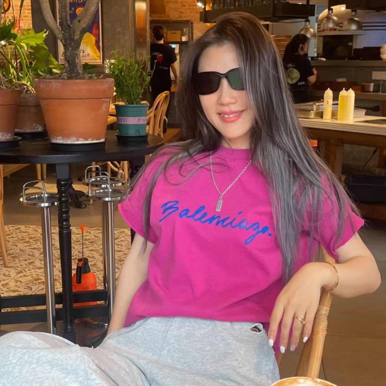 Balenciaga玫粉手写字母短袖限时特惠