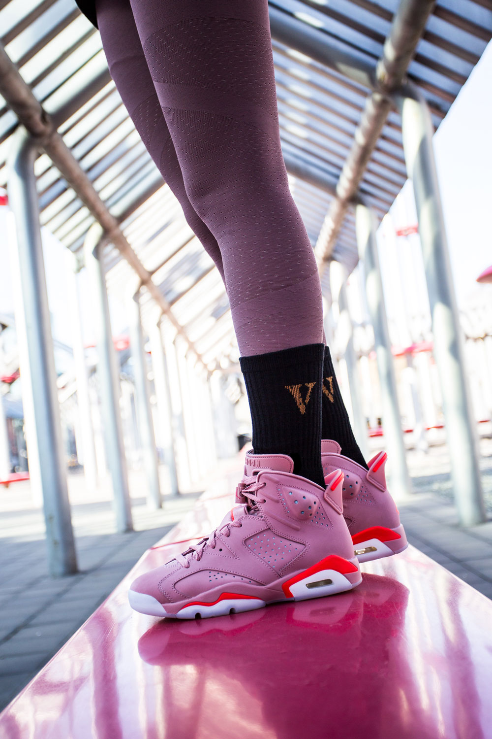 樱花粉 aj6 后天发售!看完小姐姐上脚瞬间种草!