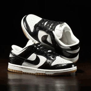 Nike耐克 Dunk Low LX 鳄鱼压纹熊猫板鞋
