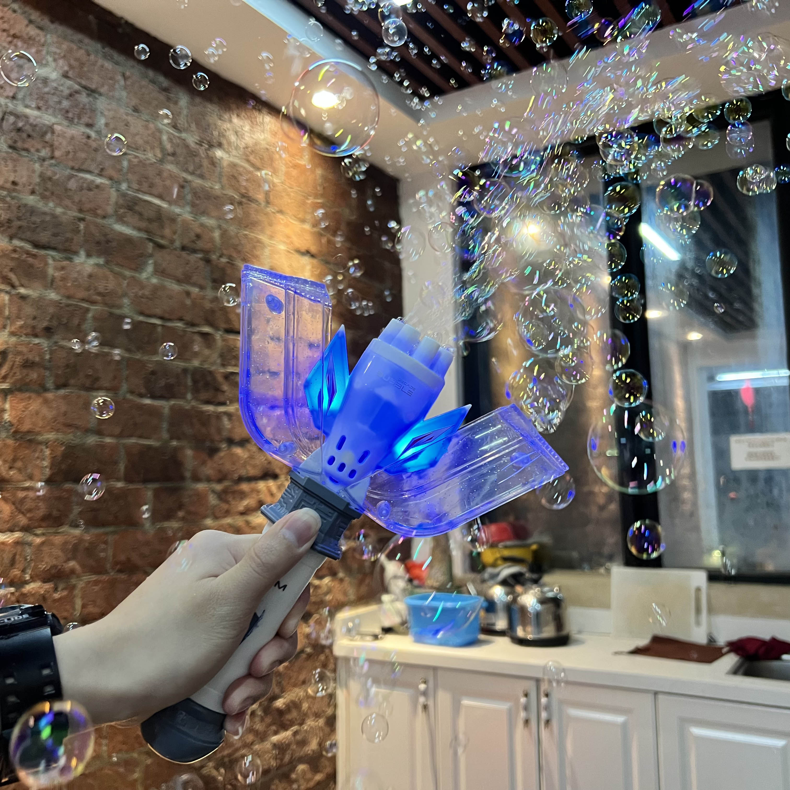 网红爆款变身器泡泡机