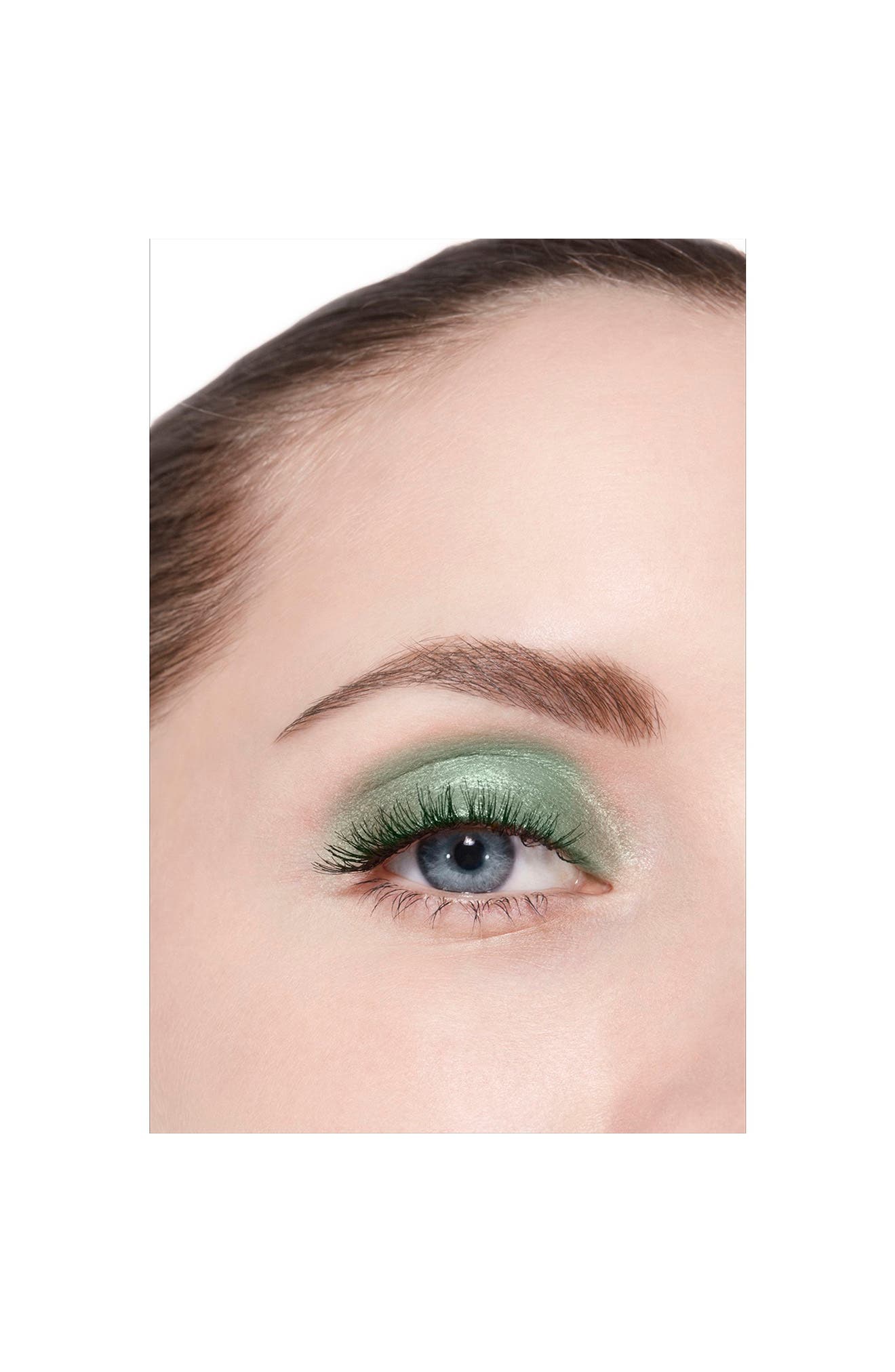 CHANEL OMBRE ESSENTIELLE Multi-Use Longwearing Eyeshadow