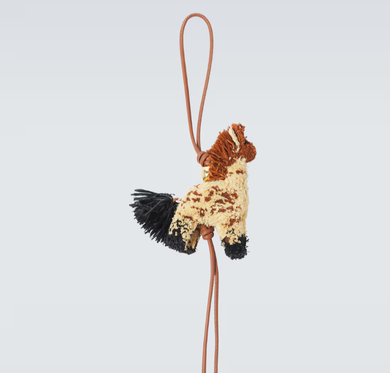 Loewe 拉菲草长颈鹿挂饰