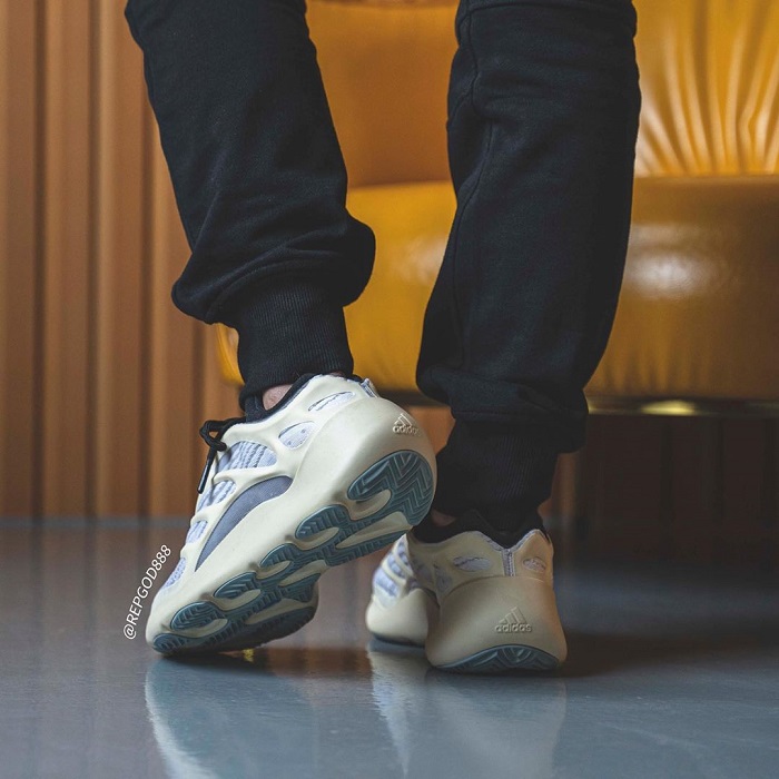yeezy 700 v3爆出上脚美照!