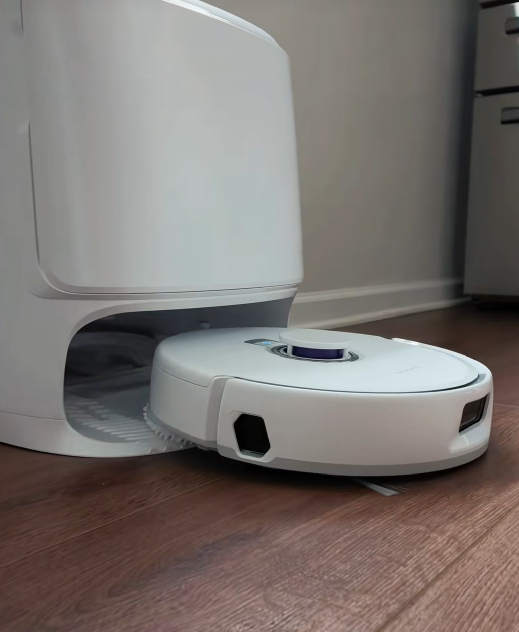 Narwal Freo Z10 Turbo robot vacuum and its automated self-cleaning base station dock