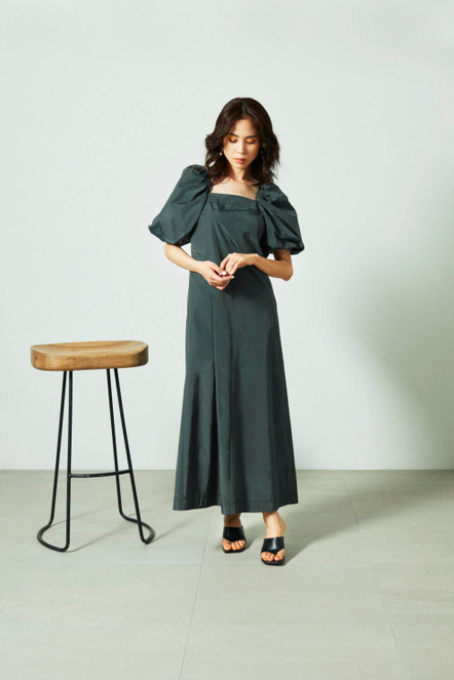 snidel 推出2021年秋季新款连衣裙