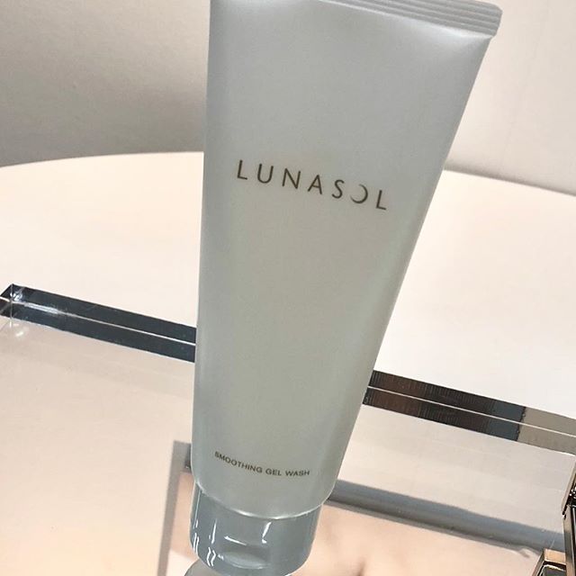 lunasol smoothing gel wash