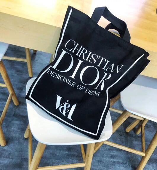 Dior v&a tote outlet bag