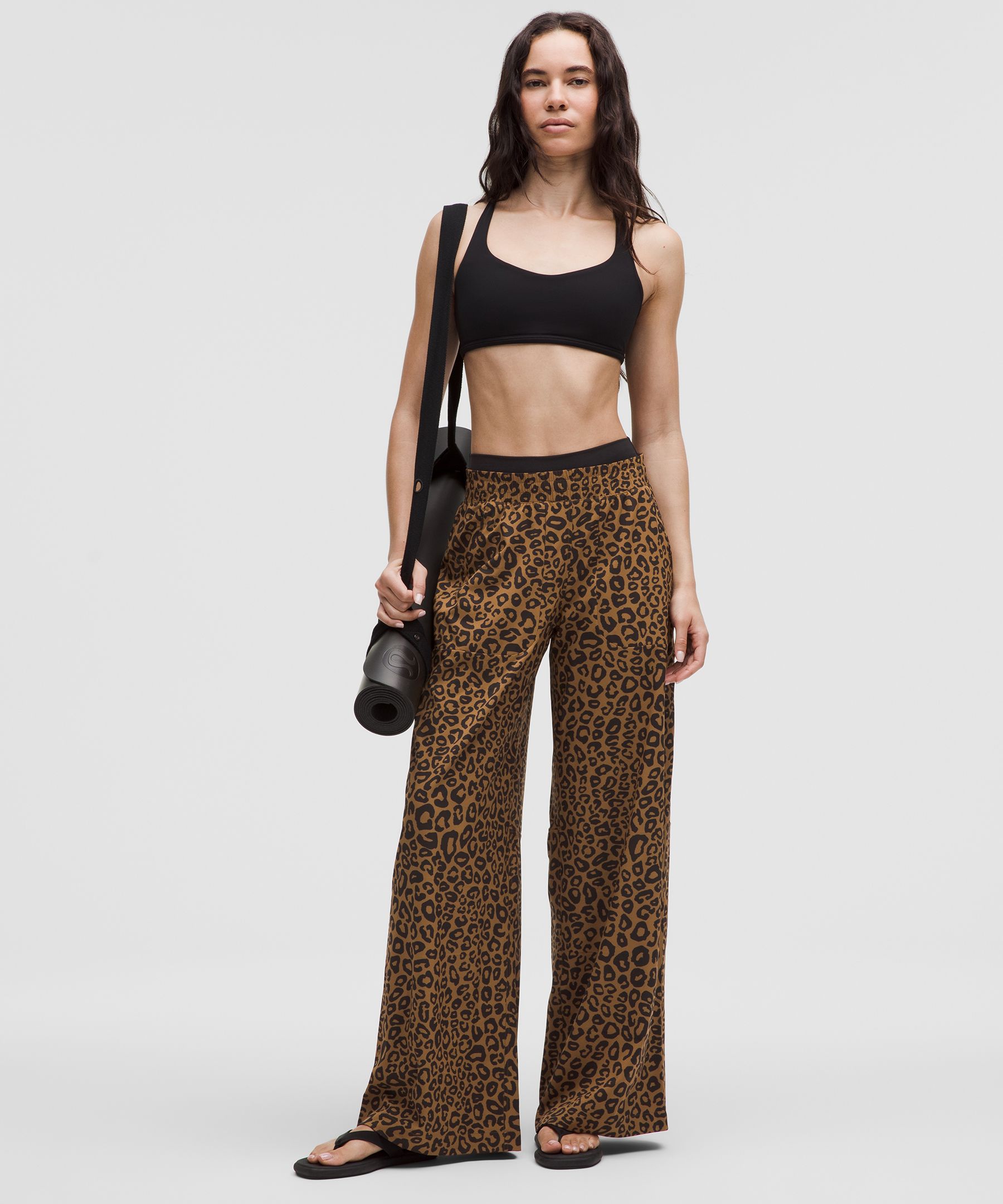 Lululemon Swift Mid-Rise Wide-Leg 女裤