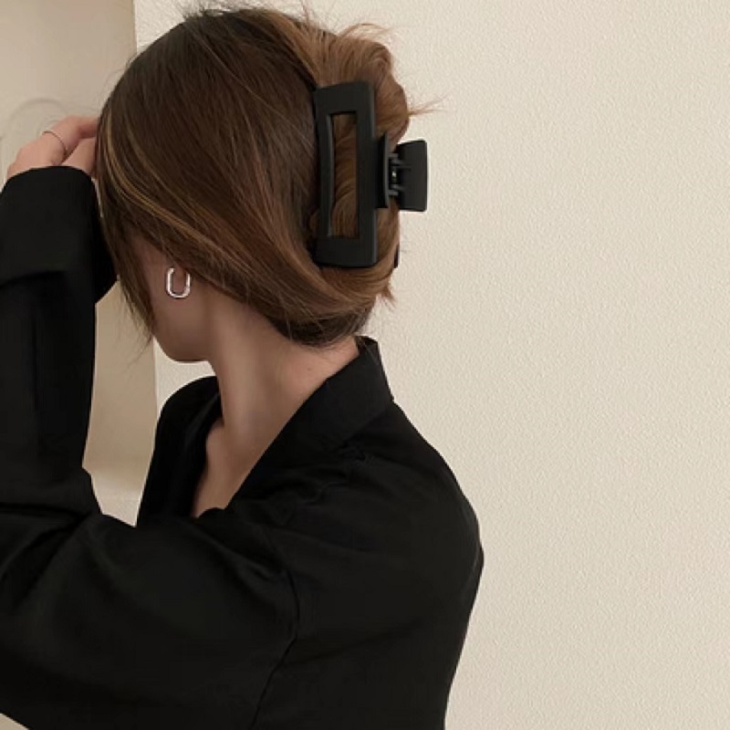 高级感黑色抓夹气质盘发鲨鱼夹