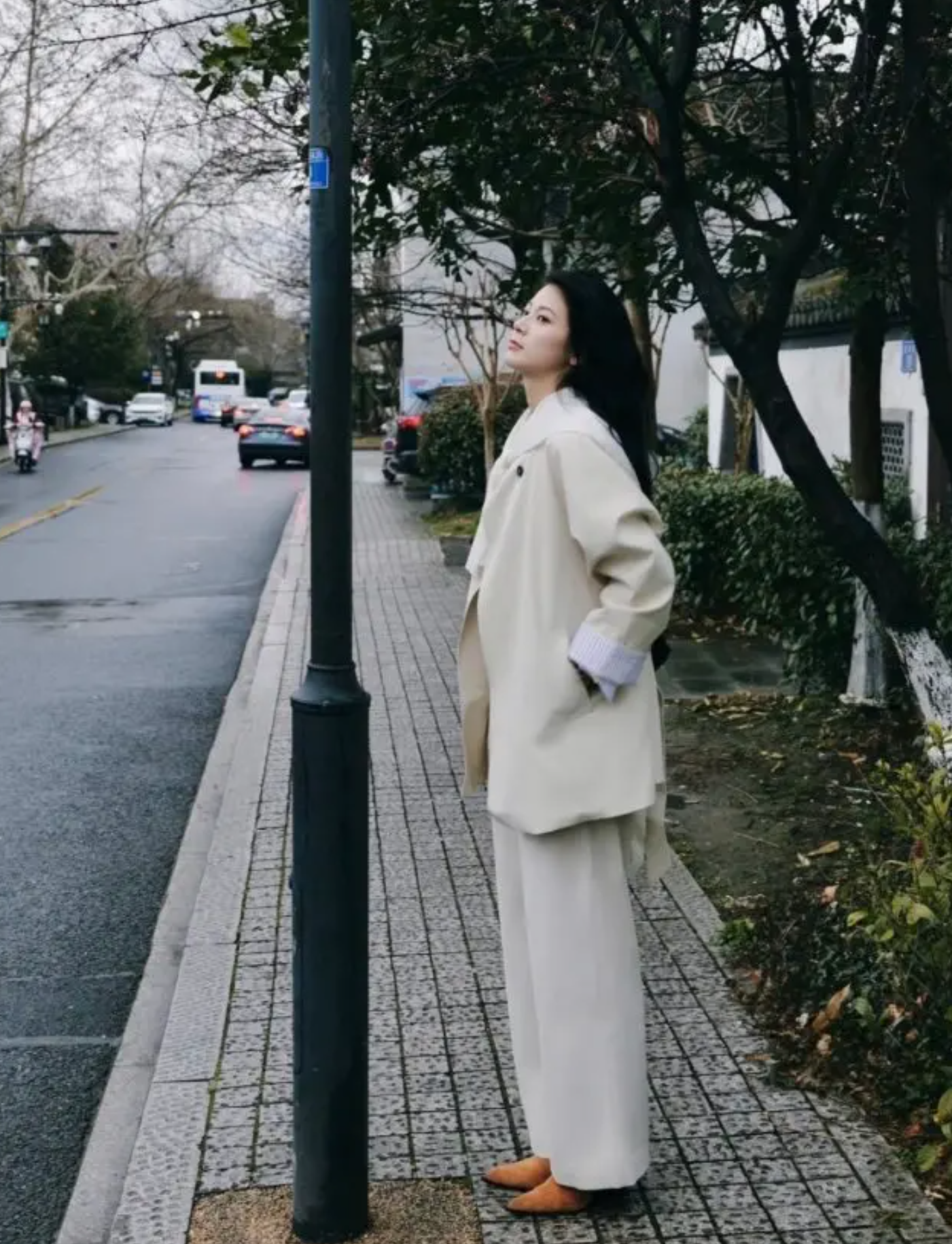 Lightweight spring outfit inspiration with Lemaire style