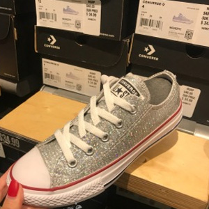 Converse 匡威Chuck Taylor All Star 低帮大童款银色亮片帆布鞋