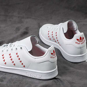 Adidas 阿迪达斯Stan Smith 大童款情人节爱心板鞋 Adidas 阿迪达斯Stan Smith 大童款情人节爱心板鞋