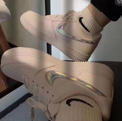 Nike Court Vision 低帮休闲运动鞋镭射款 Nike Court Vision 低帮休闲运动鞋镭射款
