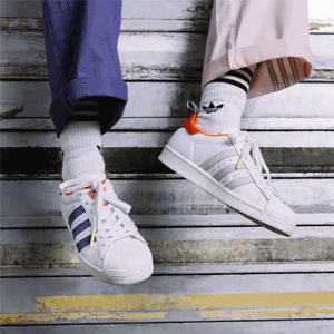 adidas Girls Awesome联名Superstar白橙紫鸳鸯男款贝壳头 adidas Girls Awesome联名Superstar白橙紫鸳鸯男款贝壳头