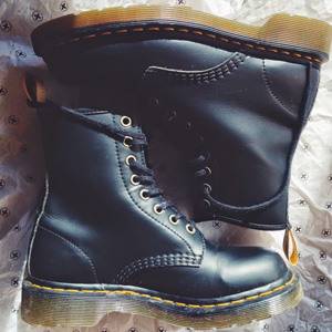 Dr.Martens 1460 VEGAN 8孔女款马丁靴 Dr.Martens 1460 VEGAN 8孔女款马丁靴