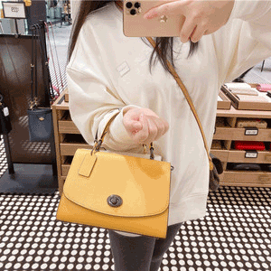 COACH蔻驰 Tilly 姜黄色斜挎包 COACH蔻驰 Tilly 姜黄色斜挎包