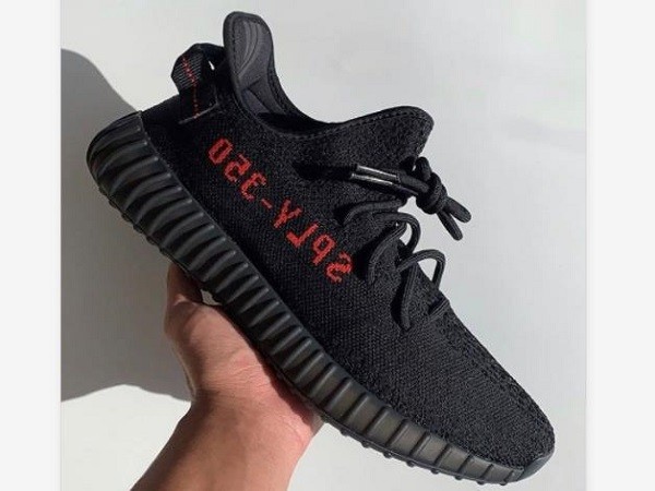 黑红字 yeezy 350 v2 即将补货!