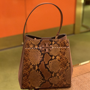 Tory Burch MCGRAW系列水桶单肩包 蛇纹拼色 Tory Burch MCGRAW系列水桶单肩包 蛇纹拼色