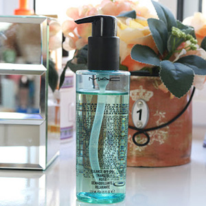 MAC魅可CLEANSE OFF OIL卸妆油 150ml MAC魅可CLEANSE OFF OIL卸妆油 150ml