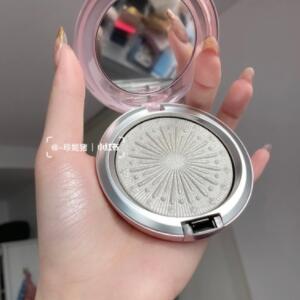 MAC魅可圣诞限定修容高光粉饼 Let it glow MAC魅可圣诞限定修容高光粉饼 Let it glow
