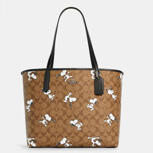 上新!Coach X Peanuts City老花托特包 史努比印花 上新!Coach X Peanuts City老花托特包 史努比印花