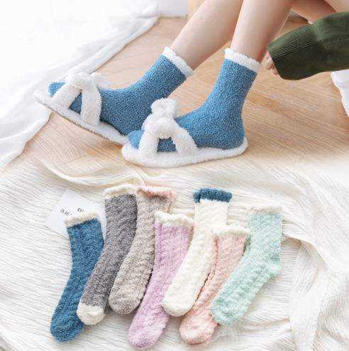 7.9元包邮！超值 加厚珊瑚绒袜子女中筒袜 3双