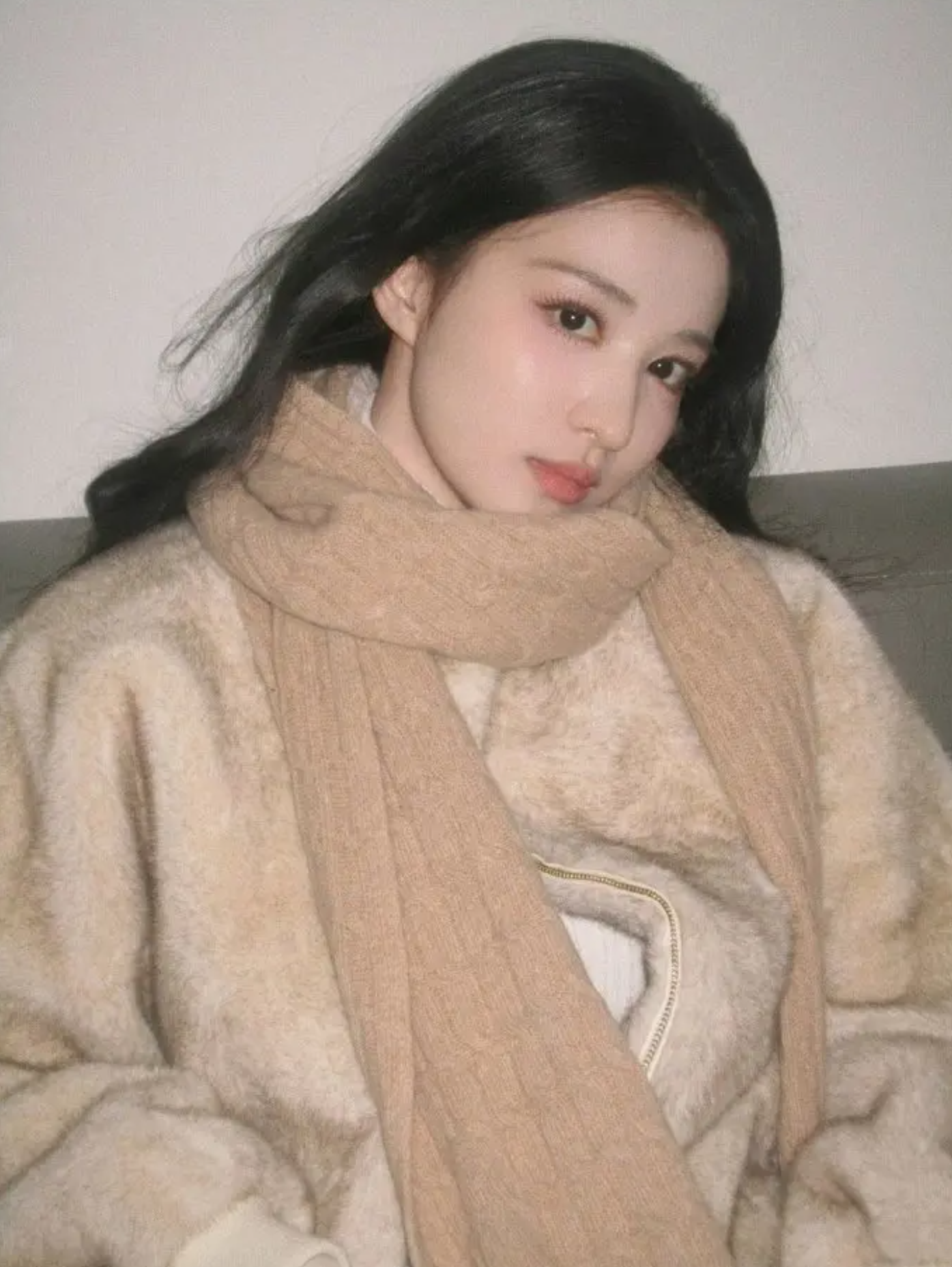 Raina's pick: Elegant beige spring jacket for a neutral look