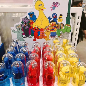 14.9元包邮！芝麻街联名名创优品数据线