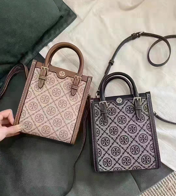 Tory Burch 汤丽柏琦t Monogram老花迷你琴谱包 售价 428 拔草哦