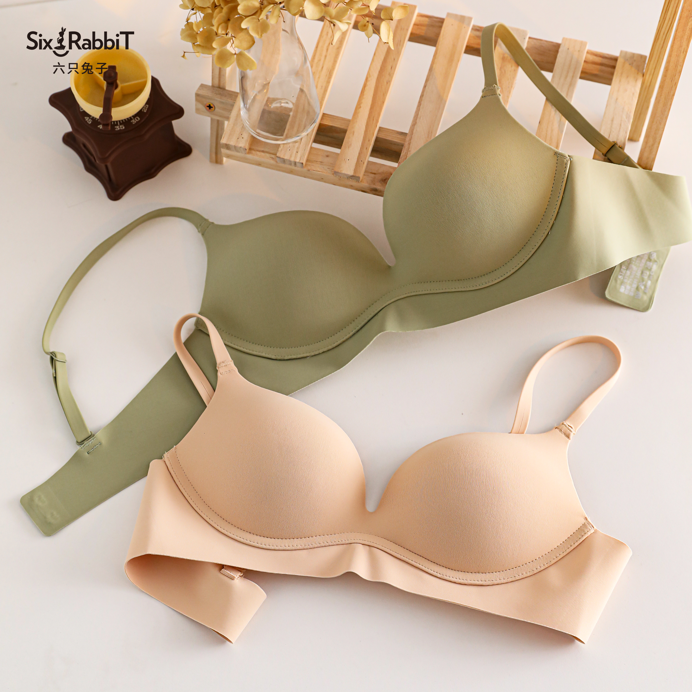 拍2件六只兔子无痕光面聚拢透气内衣2件