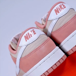 大码福利！NIKE Beige & Pink Dunk粉拼卡其 男款休闲鞋