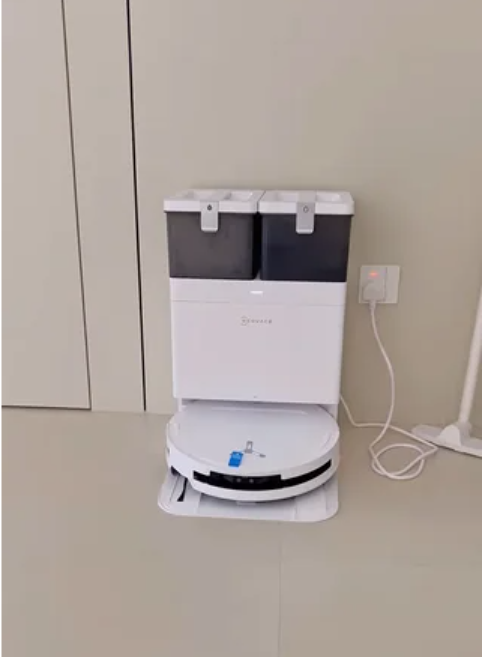 A photo of the Ecovacs Deebot T50 Pro Omni robot vacuum docked in its station, with a frustrated emoji overlay, representing the common auto-empty failure issue.