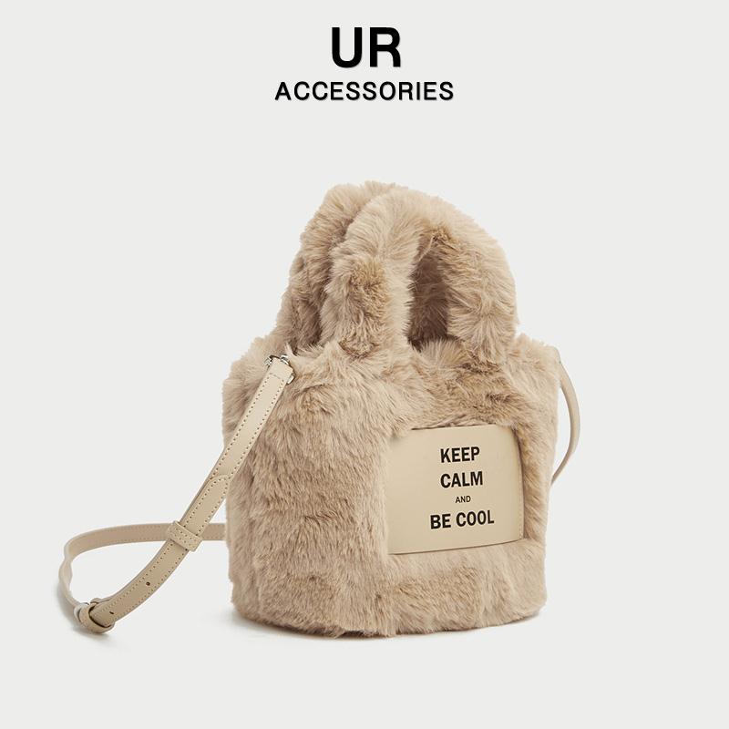 小棕熊毛茸茸百搭斜跨水桶包