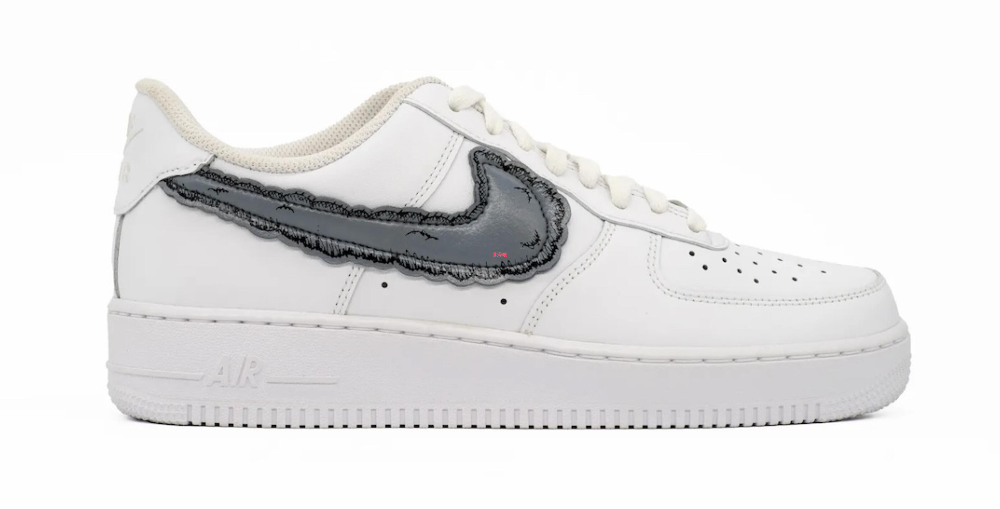 KAWS x Nike Air Force 1 Low 全新联名贩售情报释出黑白双煞登场！_拔草哦