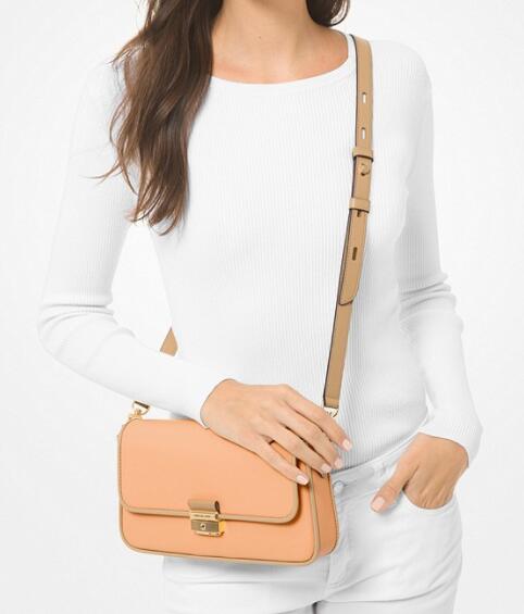 Michael Kors Bradshaw 小号腋下包4折$119.2