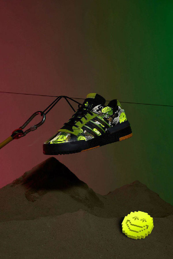 潮鞋|adidas originals 推出笑脸迷彩新系列!