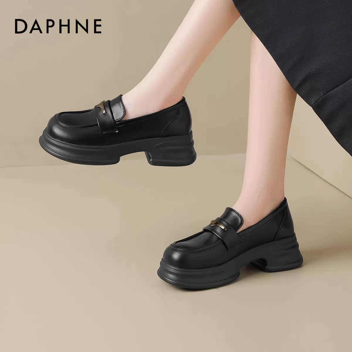 国民品牌！达芙妮，竟然走低价路线了！