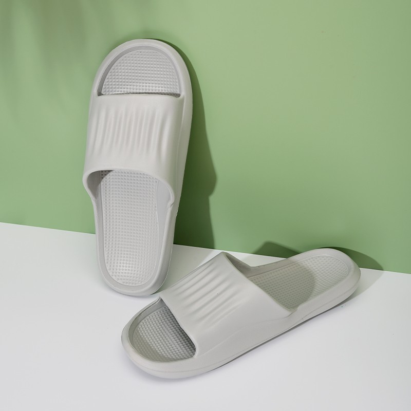 生活无忧 创意科技感云朵凉拖