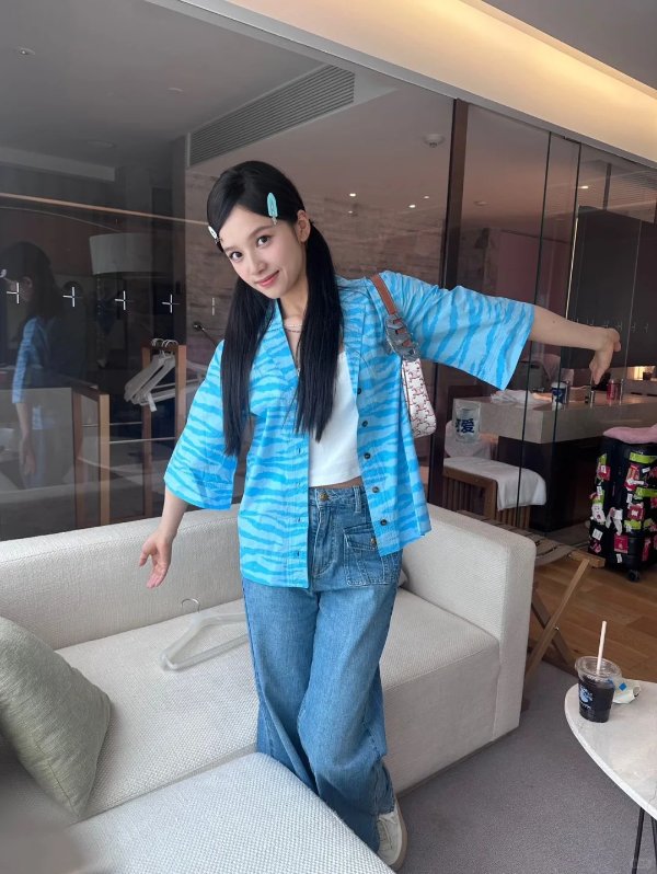 Ganni 虎纹衬衫 张婧仪同款