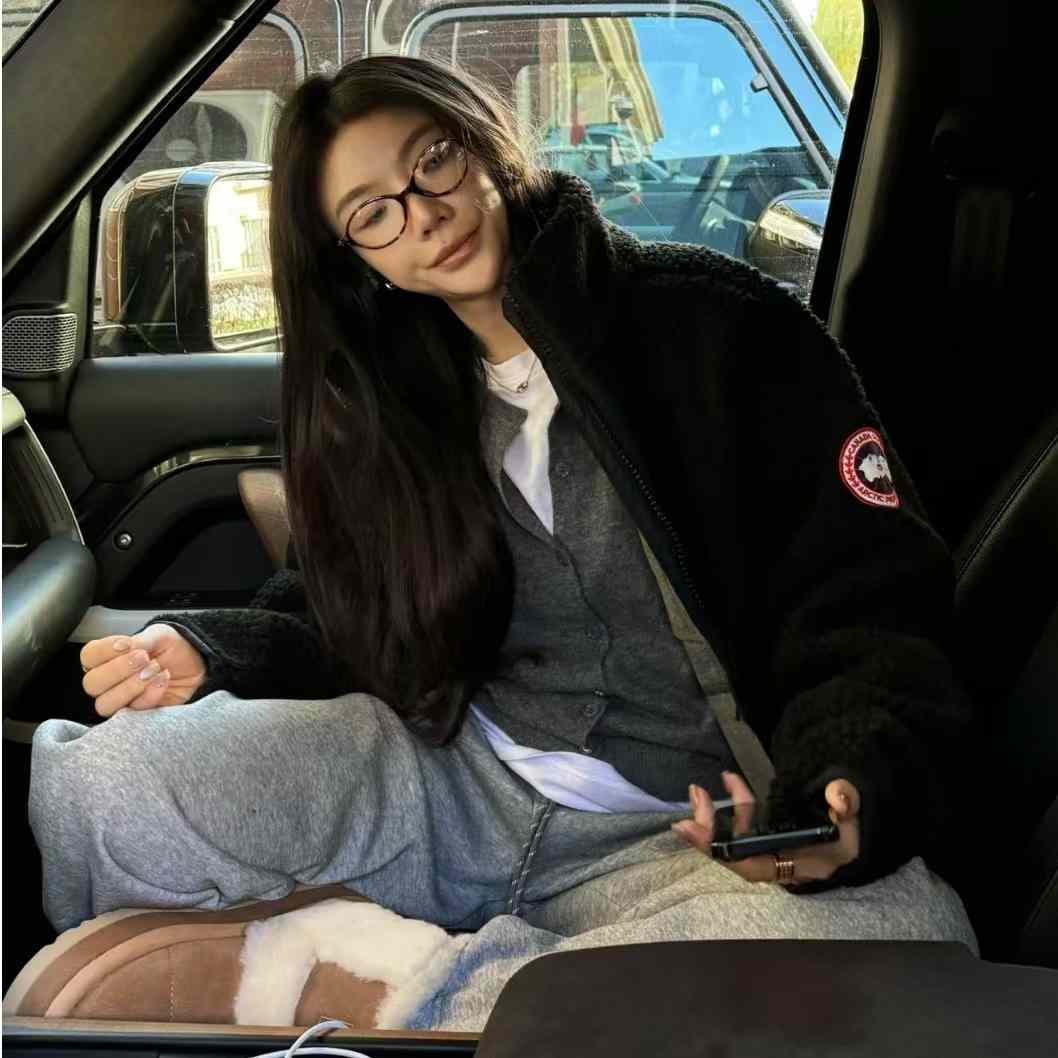 Canada Goose Kelowna fleece外套 7折优惠