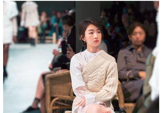 周冬雨二月大秀同款burberry巴宝莉毛衣