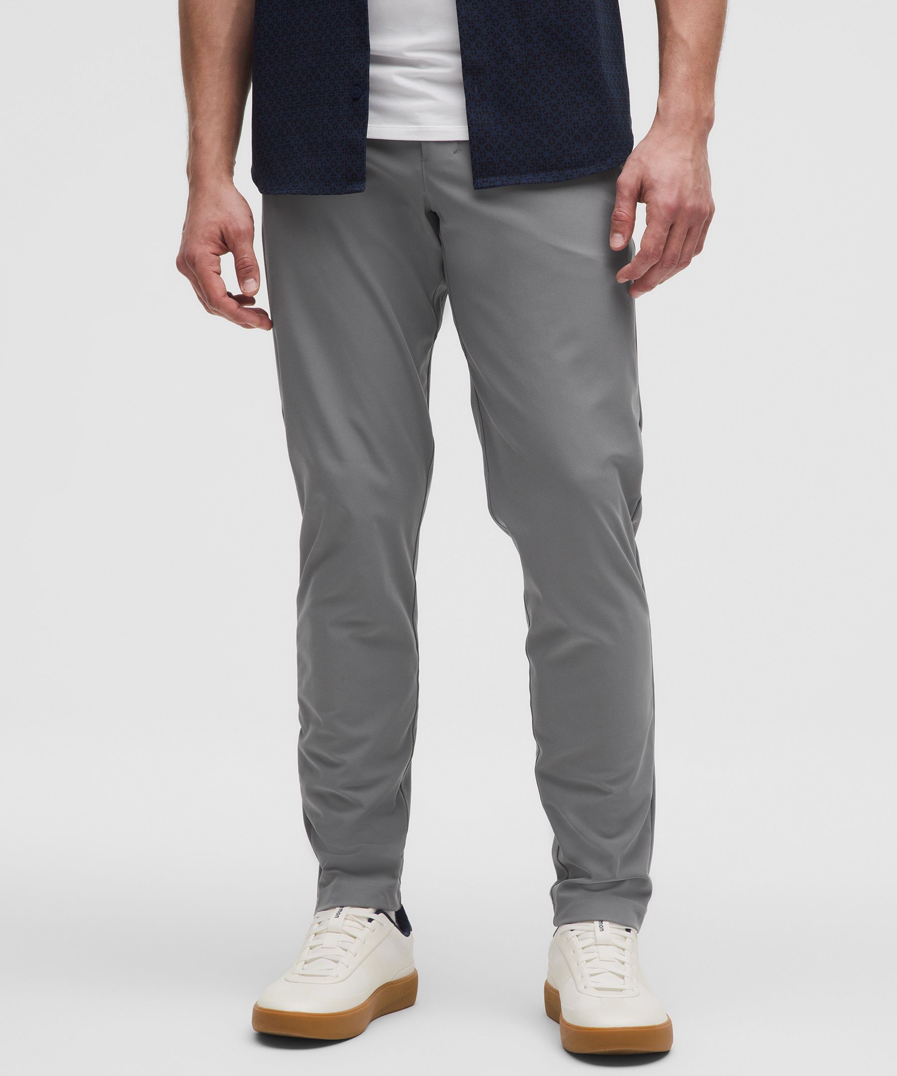 Lululemon ABC Slim-Fit 男裤