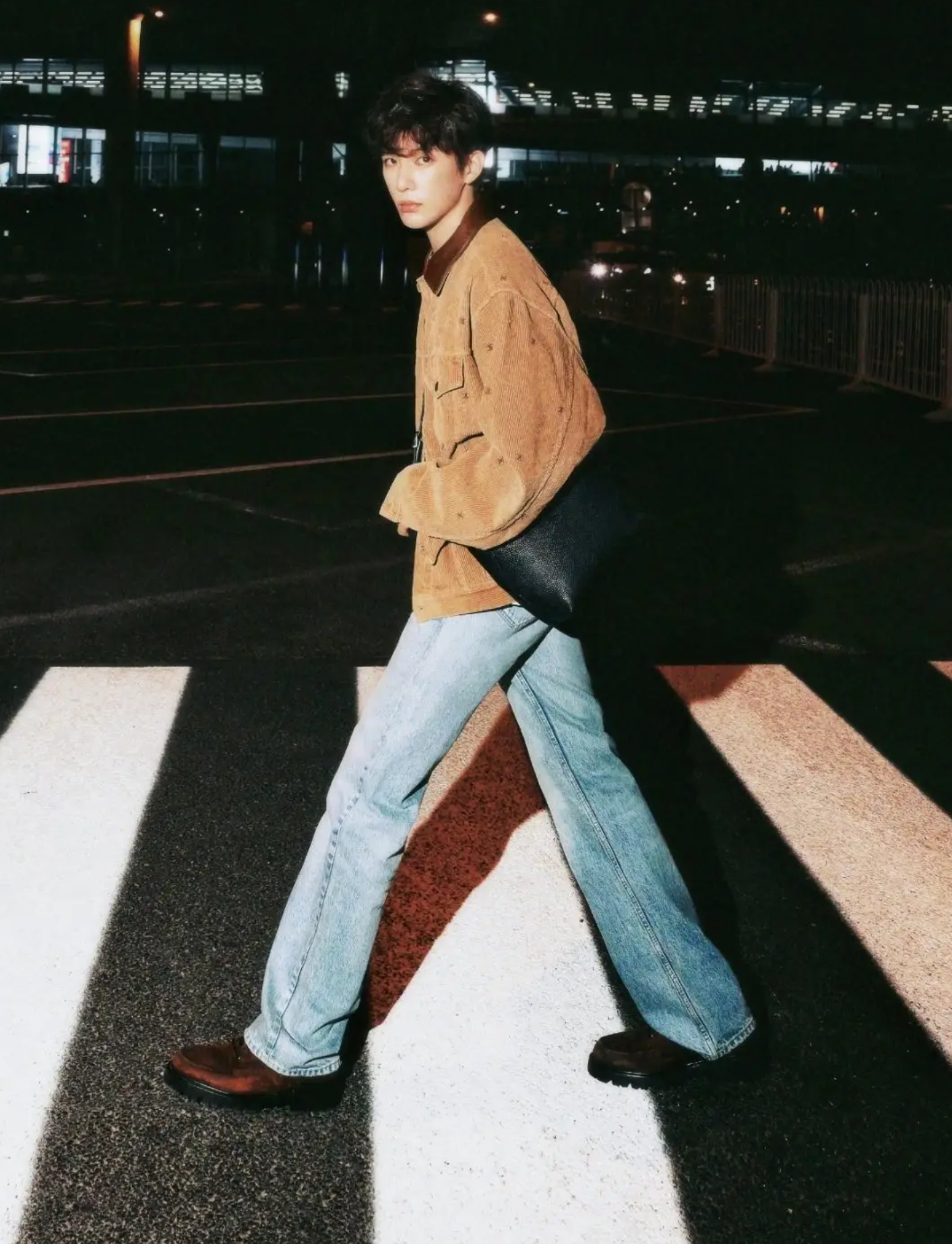 Actor Wang Anyu in a stylish retro-inspired spring jacket